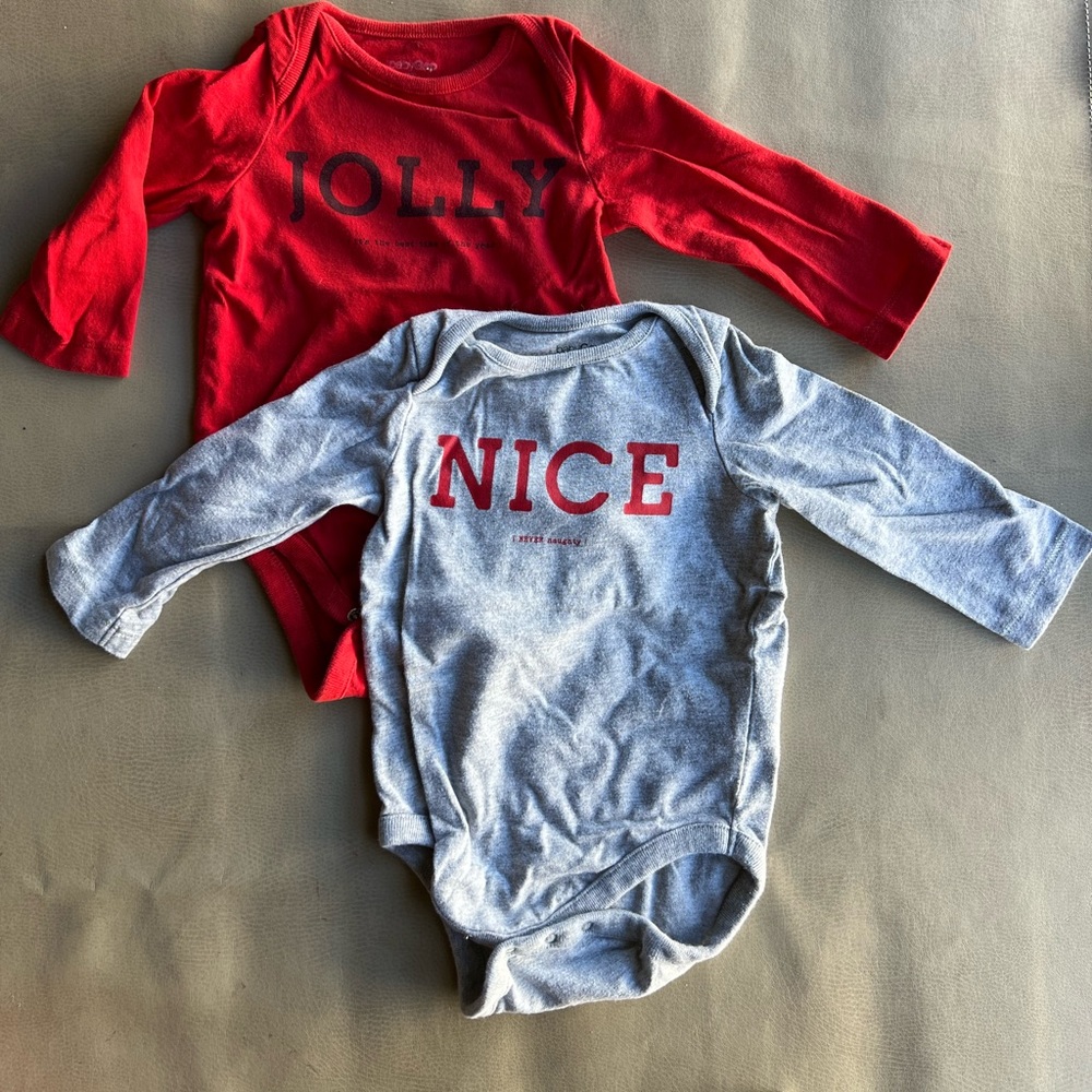 Baby gap Christmas bodysuits 6-12m in GUC